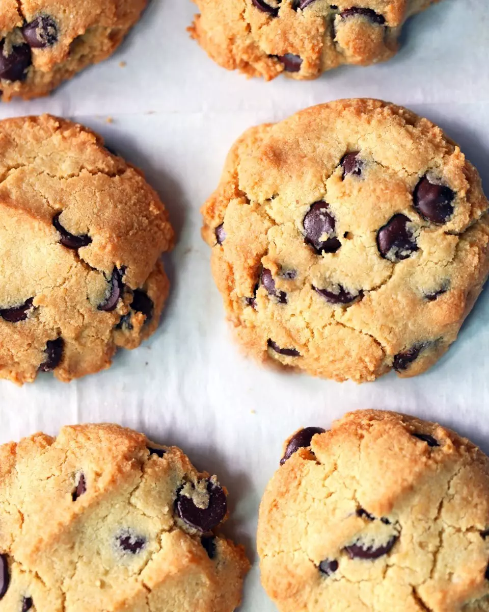 Keto Chocolate Chip Cookies