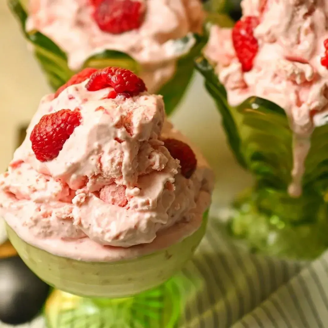 Keto Strawberries & Cream Ice cream